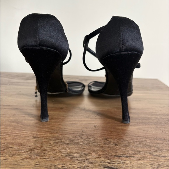 GUCCI by Tom Ford Black Satin Enamel Flower Charm Tassel Sandals Heels - Size 7 - Picture 4 of 10